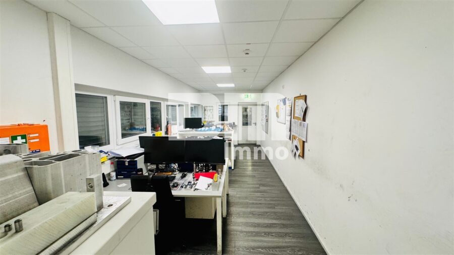 Gewerbeensemble Produktionshallen + Bürogebäude und umfangreiche Freiflächen - Vorarbeiterbüro